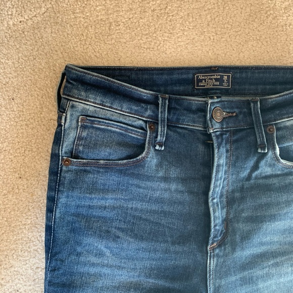 ONLY $15 Abercrombie cropped jeans w item $50+ - Picture 2 of 5